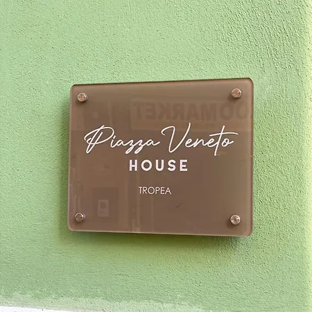Piazza Veneto House Apartament Tropea